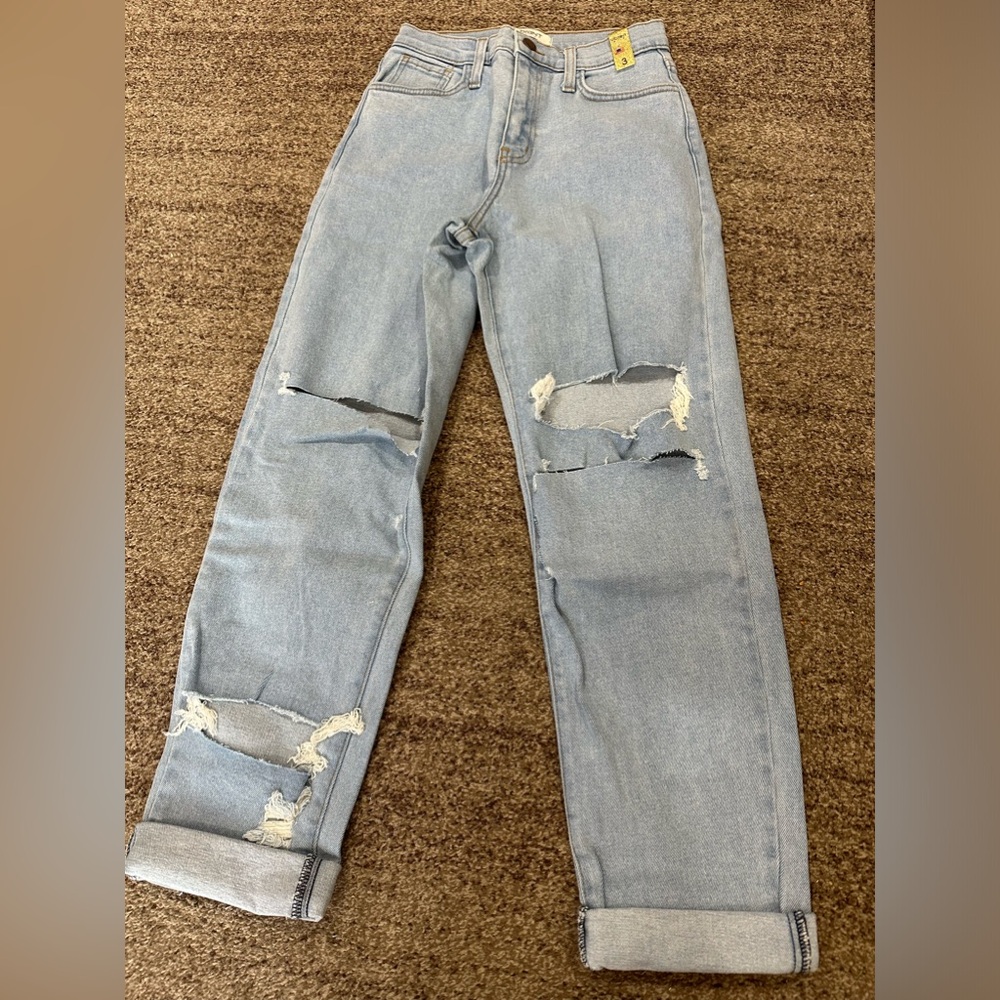 NWT Vibrant MIU Distressed Jeans